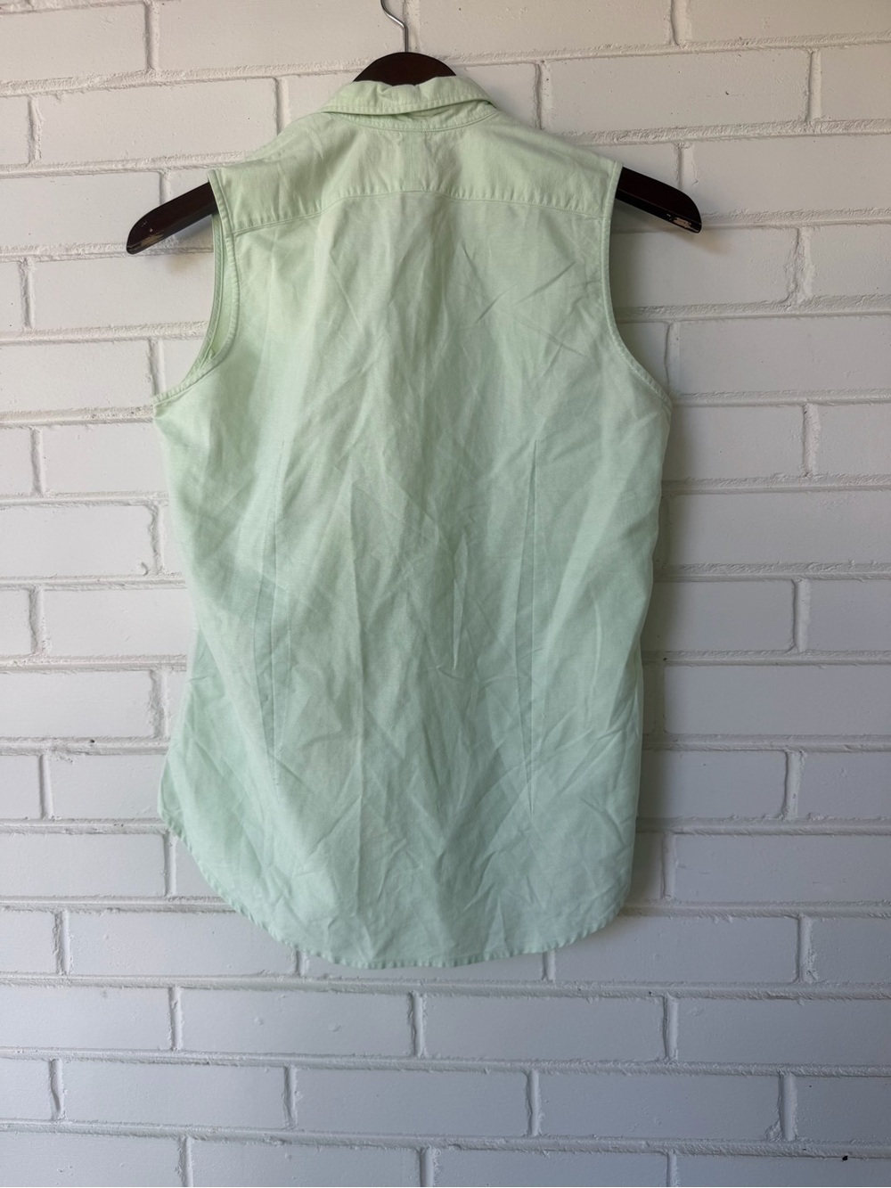 Ralph Lauren Sleeveless Button-Down Shirt in Pale Mint - Picture 4 of 6